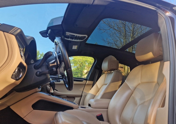Porsche Macan cena 219899 przebieg: 56720, rok produkcji 2019 z Kraków małe 407